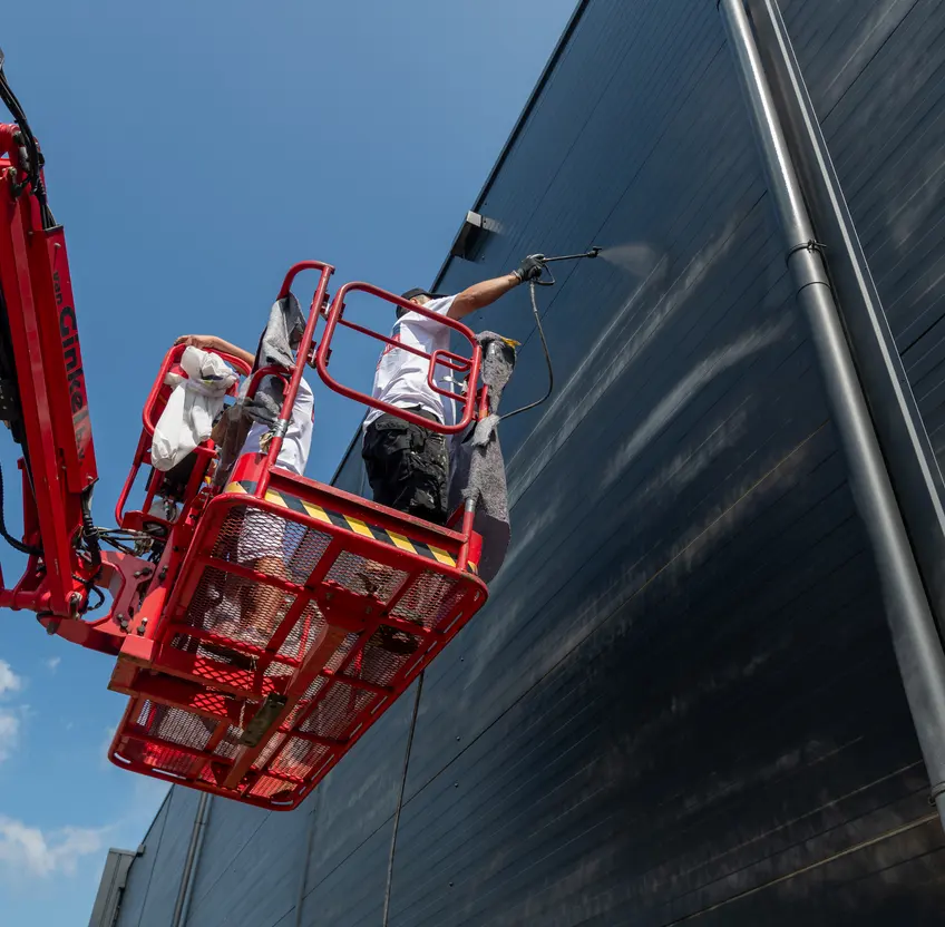 Spuitwerk gevel hoogwerker